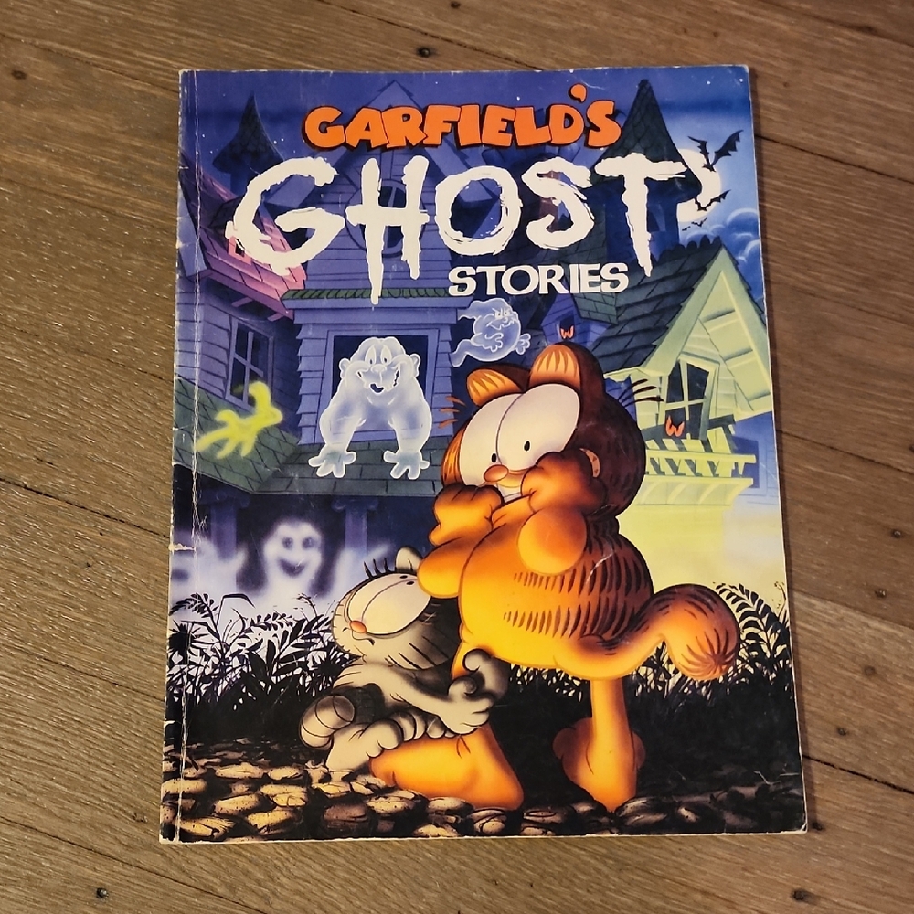 Garfield's Ghost Stories-- Paperback Book- Vintage 1992- Halloween - Jim Davis